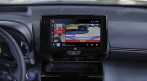 Vicces videók mutatják be a Toyota új vezetéstámogató technológiáit csokorba fotó T-Mate rendszert